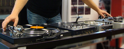 dj kola